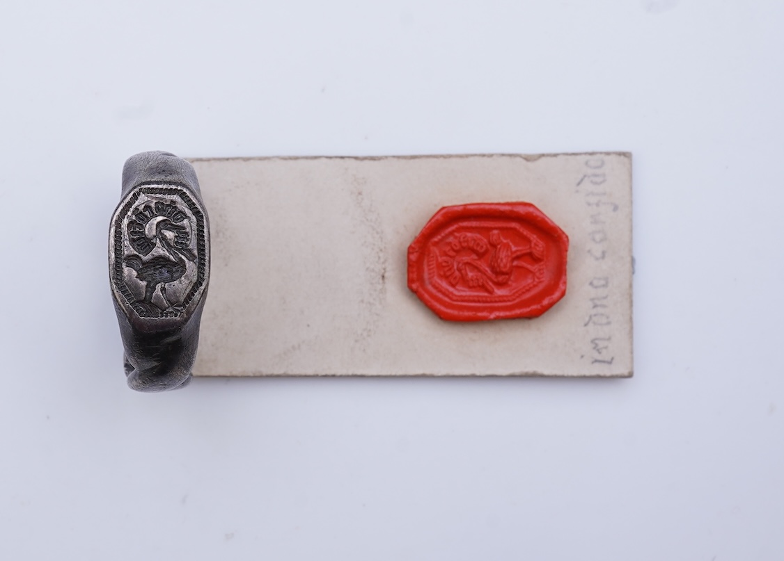 A heraldic signet ring, England, 15th/16th century